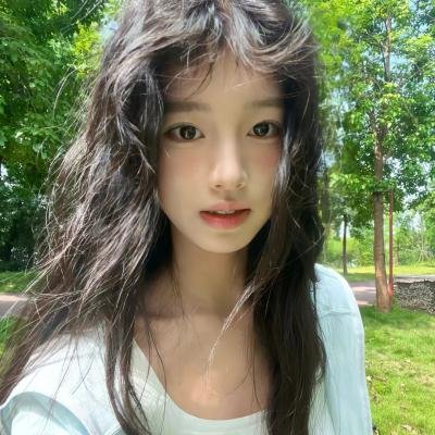 向她逆光而来
